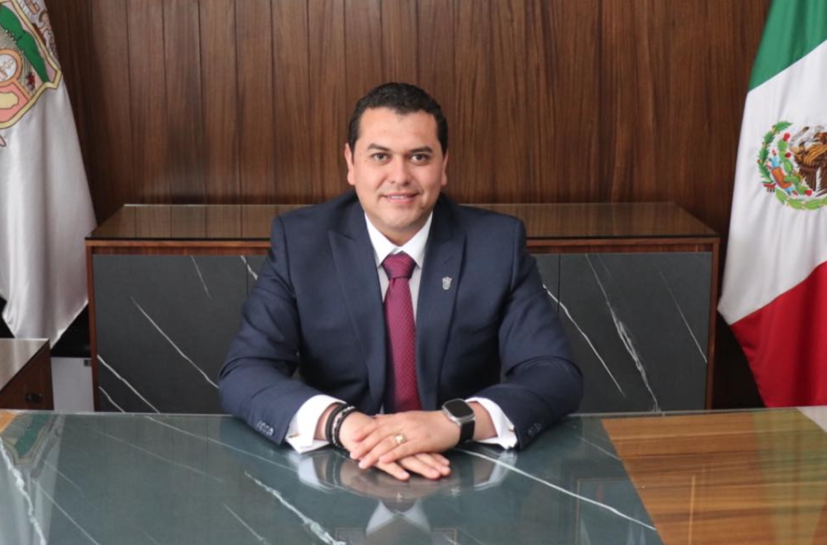 ¿Aumentó su salario Beto Nava?